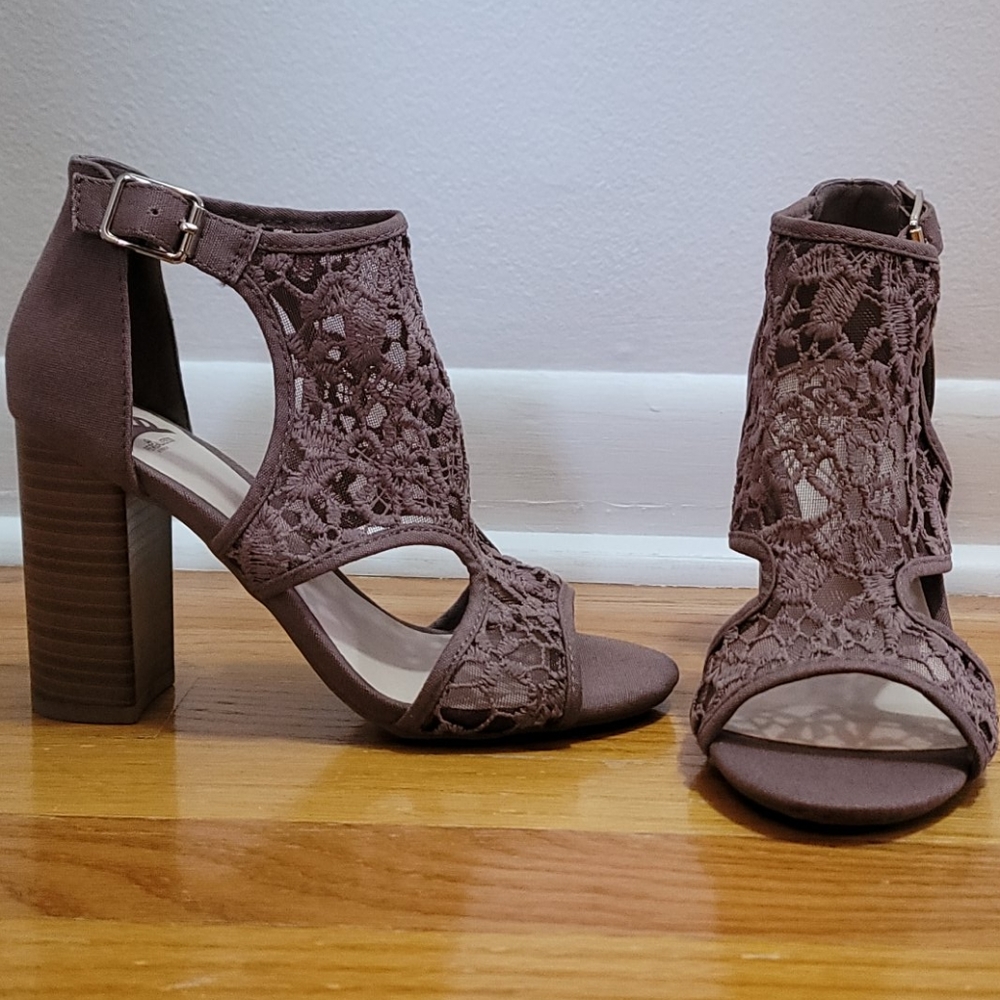 Fergalicious lace heels. Size 5 brand new in box!!